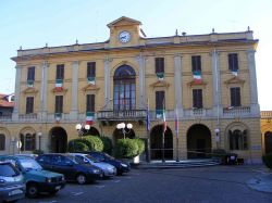 Il Municipio di Santhià in Piemonte - © F Ceragioli - CC BY-SA 3.0, Wikipedia