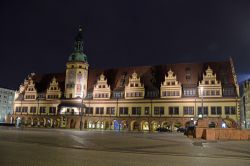 Il Municipio in stile rinascimentale di Lipsia, Germania, fotografato by night.
