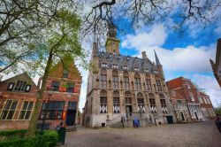 Il Municipio tardo gotico di Middelburg, Olanda. La costruzione venne completata nel 1520 - © PLOO Galary / Shutterstock.com
