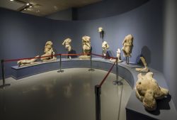 Il Museo Archeologico di Selcuk, Turchia. Una sala interna del museo con busti e statue riportate alla luce durante gli scavi effettuati negli ultimi decenni. Selcuk è una popolare destinazione ...