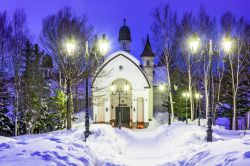 Il Museo dei Fiocchi di Neve a Asahikawa a mezzanotte, Giappone. Ospitato in un castello di ispirazione europea, questo museo è dedicato alla neve e al ghiaccio - © Sean Pavone / ...