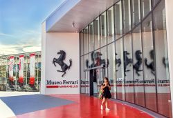 Il Museo Ferrari di Maranello attira ogni anno migliaia di visitatori da tutto il mondo  - © MarKord / Shutterstock.com