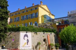 Il Museo Internazionale della Profumeria (MIT) a Grasse, Francia. Istituito nel 1989, questo spazio museale unico al mondo racconta tutti gli aspetti della storia di fragranze, materie di fabbricazione ...