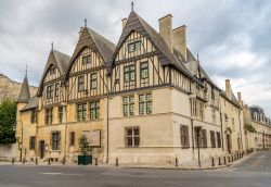 Il Museo Vergeur a Reims, Francia. Situato in place du Forum, questo edificio risale al XV° secolo. Deve il nome alla ricca famiglia Vergeur.
