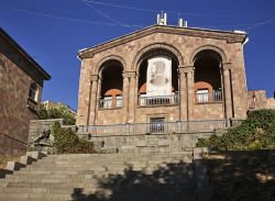 Il Museum Hovhannes Tumanyan a Yerevan, Armenia. Questo centro museale aperto nel 1953 raccolgie oltre 18 mila oggetti di proprietà di Tumanyan, uno dei più importanti scrittori ...
