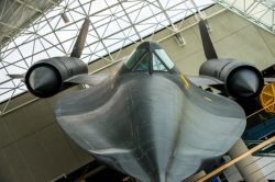 Il muso di un Blackbird SR-71 esposto all'ingresso del SAC Museum a Omaha, Nebraska. Questa interessante area museale si trova a Ashland, lungo la Intersate 80 a sud-ovest di Omaha. Vi sono ...