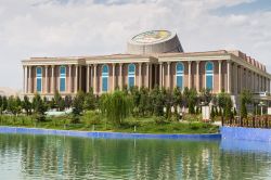 Il National Museum di Dushanbe, Tagikistan, Asia Centrale. Inaugurato ufficialmente nel 2012, questo spazio museale si estende per 45 mila metri quadrati e al suo interno ci sono 10 milioni ...