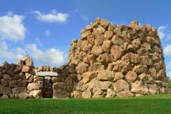 Il Nuraghe Arresi di Sant'Anna Arresi, costa sud della Sardegna - © Wikibiro, CC BY-SA 3.0, Wikipedia