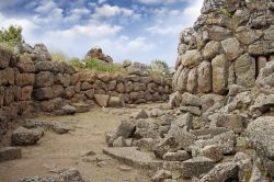 Il Nuraghe Arrubiu vicino a Sardara in Sardegna - © Gianni Careddu - CC BY-SA 4.0, Wikipedia