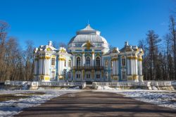 Il padiglione Hermitage nel parco di Caterina a Tsarskoe Selo, Pushkin vicino a San Pietroburgo, Russia - © gumbao / Shutterstock.com