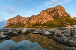 Il paesaggio aspro del promontorio di Capo Gallo, non distante da Isola delle Femmine