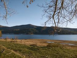 Il paesaggio del Lago Arvo vicino a Lorica, in Calabria