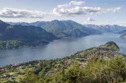 Il paesaggio del lago di Como da Civenna e il promontorio di Bellagio sulla destra (Lomardia).