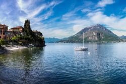 Il paesaggio del Lago di Lecco a Varenna in Lombardia