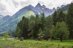 Il paesaggio delle Alpi Carniche, vette dolomitiche del Friuli Venzia GIulia: siamo a Forni di Sopra