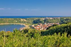 Il paesino sull'isola di Susak, in Croazia. Qui vivono in pianta stabile circa 180 persone, ma in estate l'isola raggiunge quasi i 2000 abitanti. Susak è rimasta per lungo ...