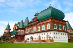 Il Palazzo in legno dello Zar Alexey Mikhailovich nel parco Kolomenskoe a Mosca in Russia