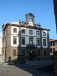 Il Palazzo comunale di Vetralla nel Lazio Di Croberto68 - Opera propria, CC BY-SA 3.0, Collegamento