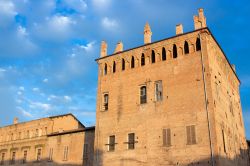 Il Palazzo dei Pio un castello nel centro di Carpi, Emilia-Romagna  - © francesco de marco / Shutterstock.com