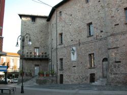 Il palazzo del Comune a Pianello Val Tidone - © Dani4P, CC BY-SA 3.0, Wikipedia