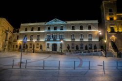 Il Palazzo del Governo della provincia di Soria by night, Spagna.
