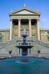 Il Palazzo del Governo nella città di Winterthur, Svizzera. All'ingresso si trova una bella fontana da cui zampilla acqua.

