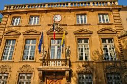 Il palazzo del Municipio di Salon-de-Provence, cittadina del dipartimento Bouches-du-Rhône, nel sud della Francia - foto © Pack-Shot / Shutterstock.com