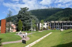 Il Palazzo delle Terme a Levico Terme in Trentino, famoso per le acque ferruginose del Lagorai - © www.termedilevico.it/