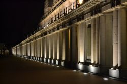 Il Palazzo delle Terme fotografato by night a Ostenda, Belgio - © DDH_image / Shutterstock.com