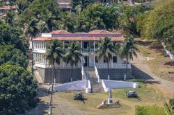 Il palazzo di Sao Miguel a Vila dos Remedios, isola di Fernando de Noronha, Pernambuco, Brasile.
