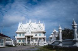 Il palazzo di sua Maestà Sunandakumariratn at Ku Temple (Wat Ku), Nonthaburi (Thailandia). Questo stupendio tempio costruito nel 1752 fu edificato in memoria della regina Sunandha, tragicamente ...