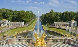  Il palazzo e le fontane di Peterhof, l'attrazione principlae della città di Petergof, dintorni di San Pietroburgo - © Irina Afonskaya / Shutterstock.com 