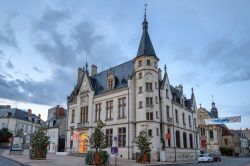 Il Palazzo Municipale di Nevers dopo il tramonto, Borgogna-Franca Contea (Francia) - © Dennis van de Water / Shutterstock.com