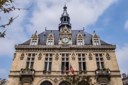 Il Palazzo Municipale di Vincennes, Francia, costruito fra il 1887 e il 1891.

