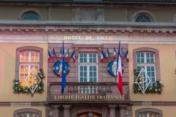 Il Palazzo Municipale in Piazza d'Armi nel centro di Belfort, Francia - © Pierre-Olivier / Shutterstock.com