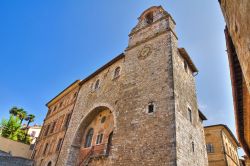 Il Palazzo Pretorio a San Gemini, Umbria, Italia. Detto anche Palazzo Vecchio o Palazzo del Capitano del Popolo, è il simbolo del comune di San Gemini. Interessante esempio di architettura ...