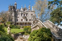 Il Palazzo (Palácio) da Regaleira, detto anche Quinta da Regaleira, è una delle residenze più belle a Sintra - © homydesign / Shutterstock.com