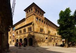 Il Palazzo Reale dei Re e delle regine di Navarra a Estella, Spagna - © Iakov Filimonov / Shutterstock.com