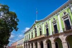 Il palazzo verde del governo nella piazza principale di Merida, Messico.

