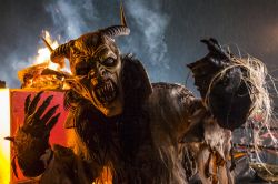 Il Palio dei Pignarulars e dei Krampus a una delle manfestrazioni a Tarcento in Friuli. - © Stefano Mazzola / Shutterstock.com