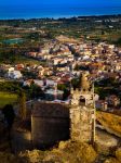 Il panorama dal castello di Calatabiano verso il borgo della Sicilia, con la Chiesa di San Nicolò e il mar Ionio 