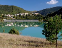 Il Panorama del borgo di Castel San Vincenzo ...