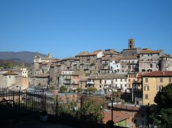 Il panorama del borgo di Vallerano nel Lazio - © Croberto68 -  CC BY-SA 3.0, Wikipedia