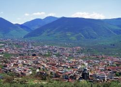 Il panorama del centro di Avella in provincia di Avellino, regione Campania Gianfranco Vitolo / Wikipedia