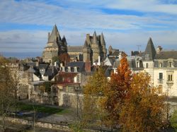 Il panorama del centro di Vitre con il grande Castello. Siamo in Bretagna, Francia