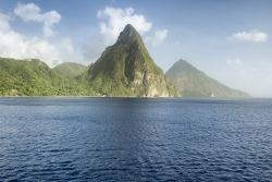 Il panorama del famoso Gros Piton a Saint Lucia, nei pressi di Soufrière.