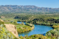 Il panorama del fiume Ebro come si gode dal Castello di Miravet in Catalogna