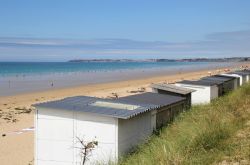 Il panorama della costa normanna che da jullouville si estende fino a Granville in Bassa Normandia