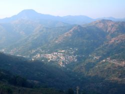 Il Panorama di Antillo in Sicilia, Provincia di Messina - © Hwman - CC BY-SA 3.0, Wikipedia