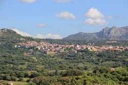 Il panorama di Calangianus in Gallura, nord della Sardegna Di Gianni Careddu - Opera propria, CC BY-SA 3.0, Collegamento